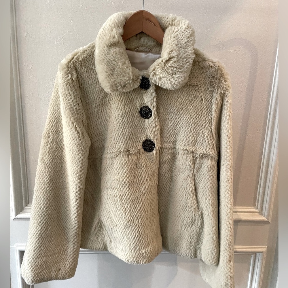NWOT-Chill Couture Cream Faux Fur Jacket
